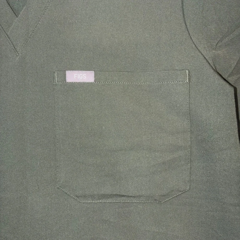 FIGS Catarina One Pocket Scrub Top Olive Green V-Neck 1000211 Womens Medium
